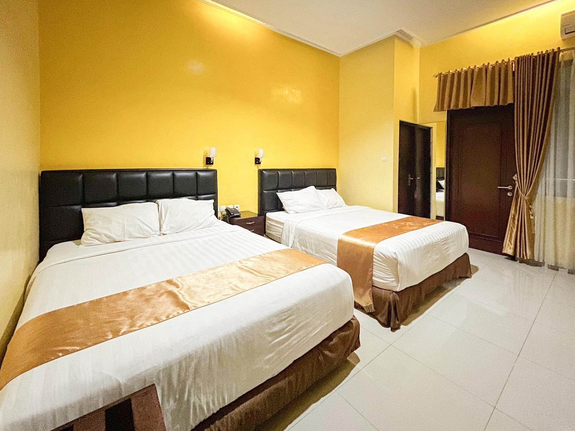 Kartika Hotel Syariah Pacitan Mitra Reddoorz 외부 사진