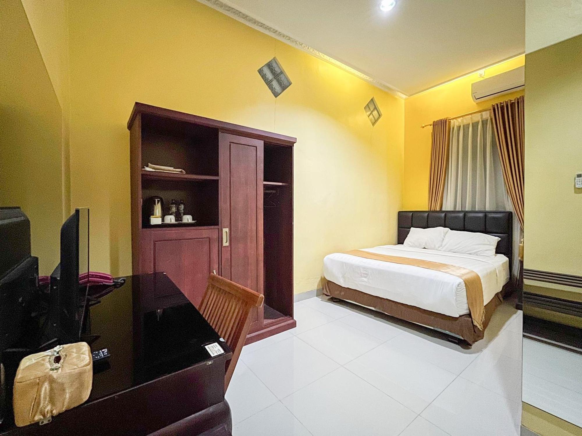 Kartika Hotel Syariah Pacitan Mitra Reddoorz 외부 사진