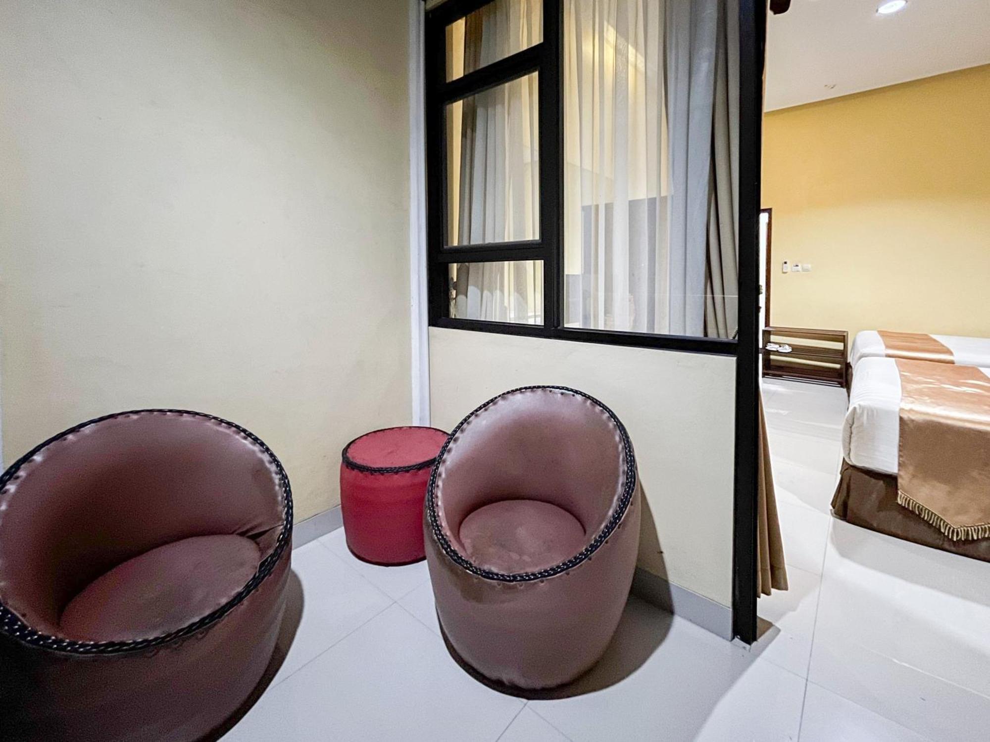 Kartika Hotel Syariah Pacitan Mitra Reddoorz 외부 사진