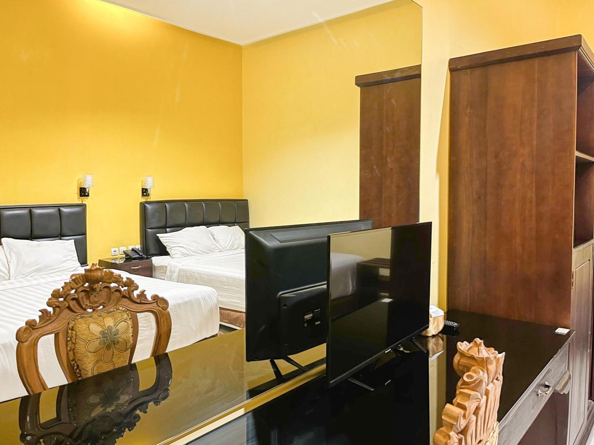 Kartika Hotel Syariah Pacitan Mitra Reddoorz 외부 사진