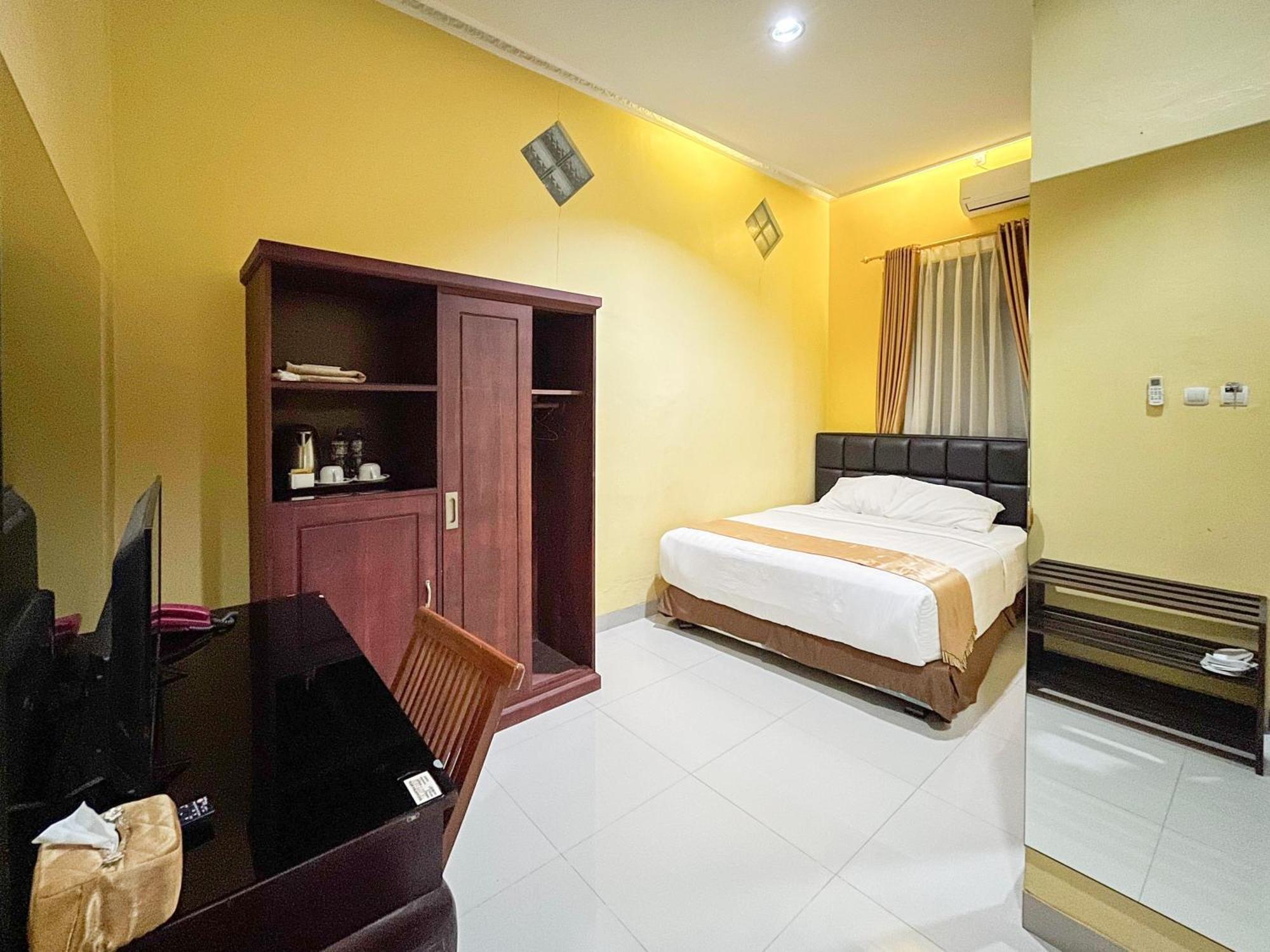 Kartika Hotel Syariah Pacitan Mitra Reddoorz 외부 사진