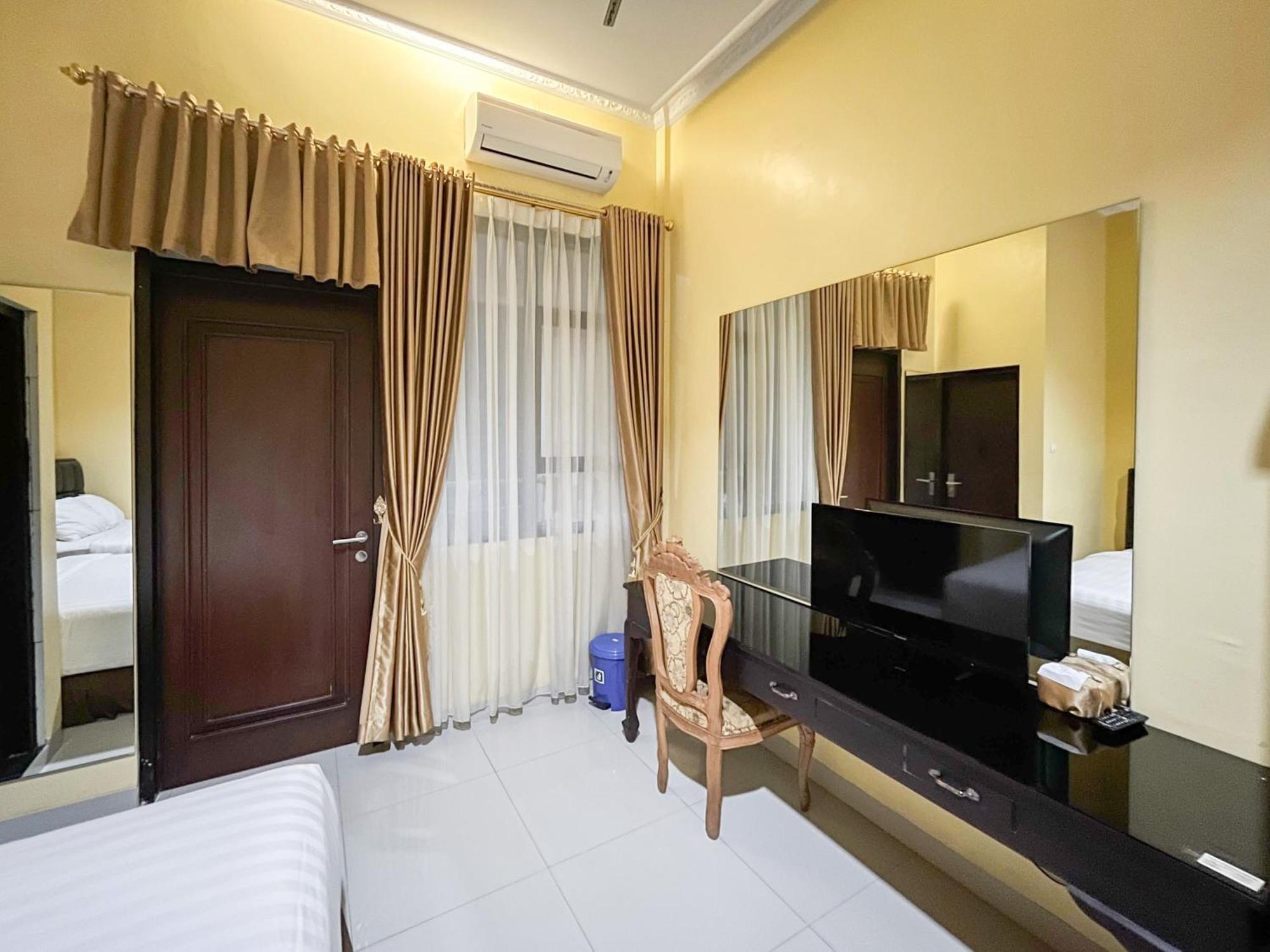 Kartika Hotel Syariah Pacitan Mitra Reddoorz 외부 사진