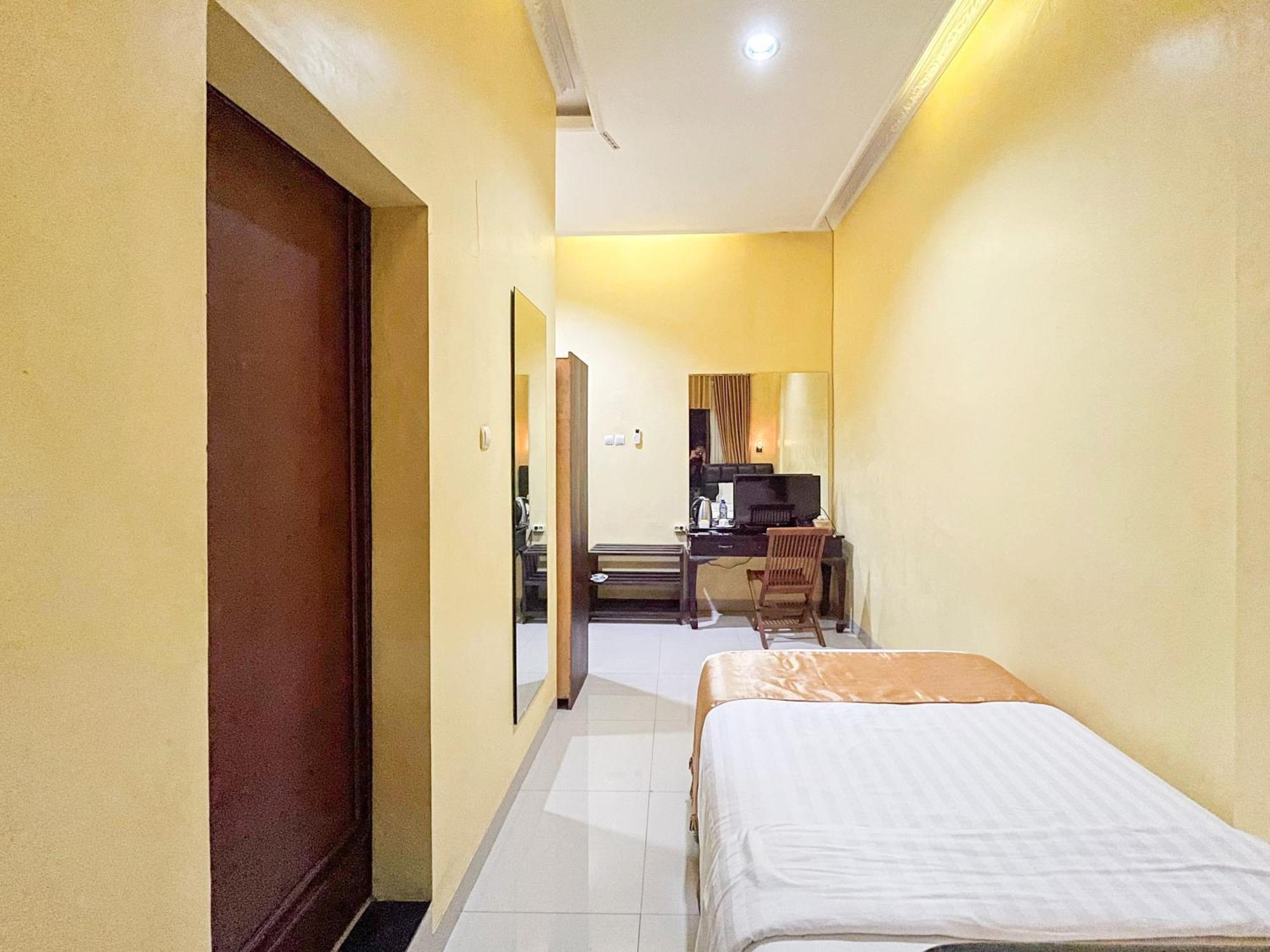 Kartika Hotel Syariah Pacitan Mitra Reddoorz 외부 사진