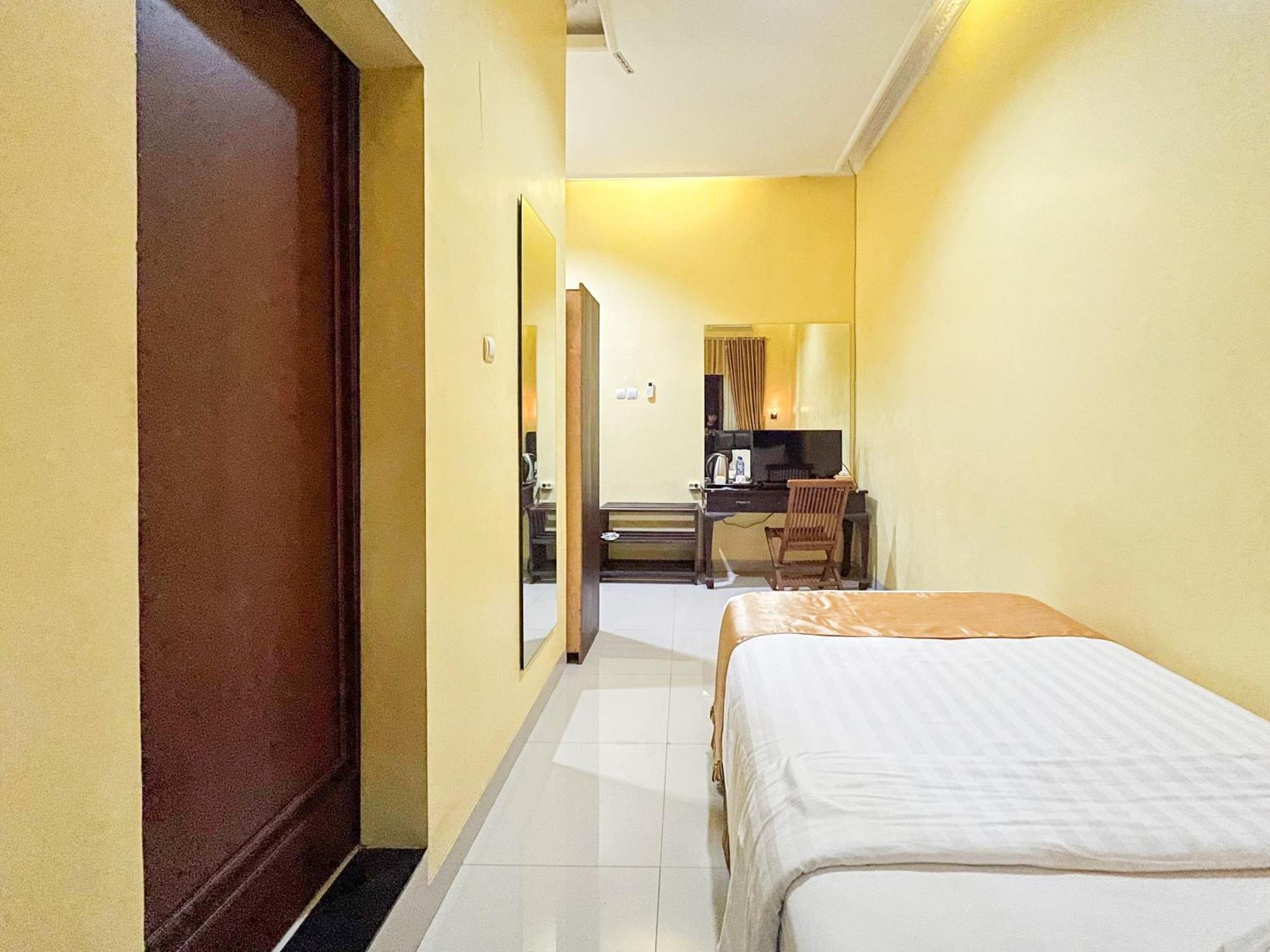 Kartika Hotel Syariah Pacitan Mitra Reddoorz 외부 사진