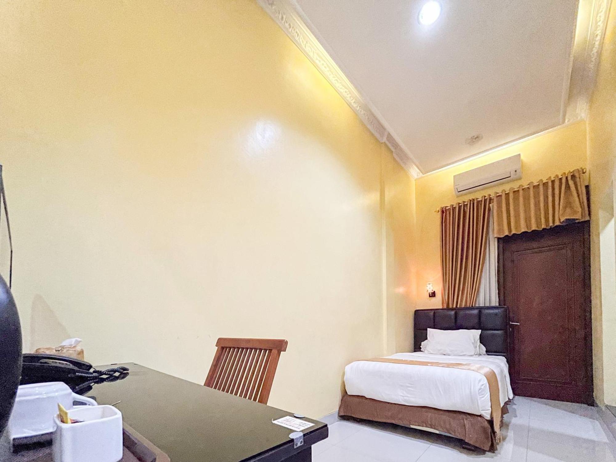 Kartika Hotel Syariah Pacitan Mitra Reddoorz 외부 사진