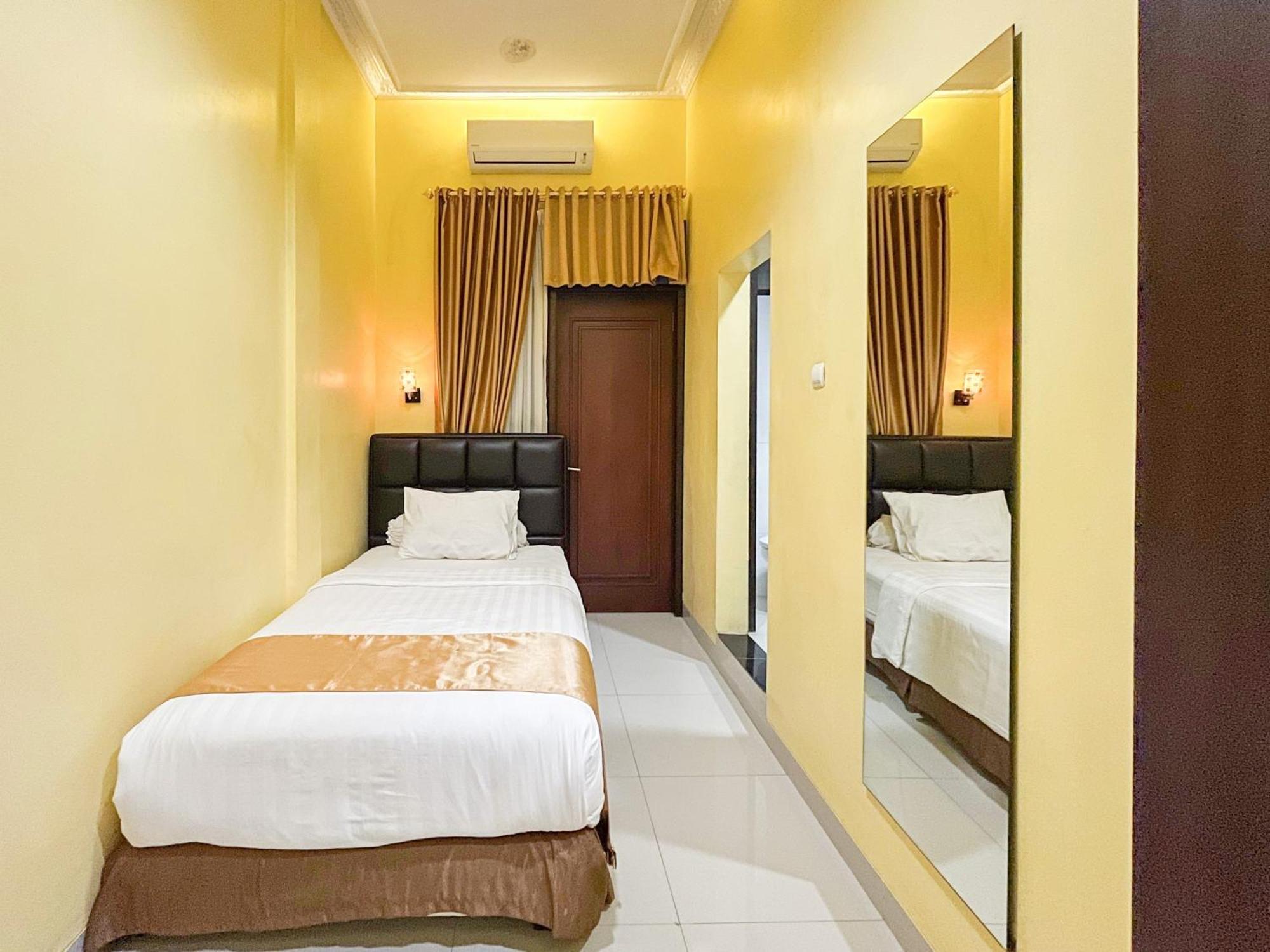 Kartika Hotel Syariah Pacitan Mitra Reddoorz 외부 사진