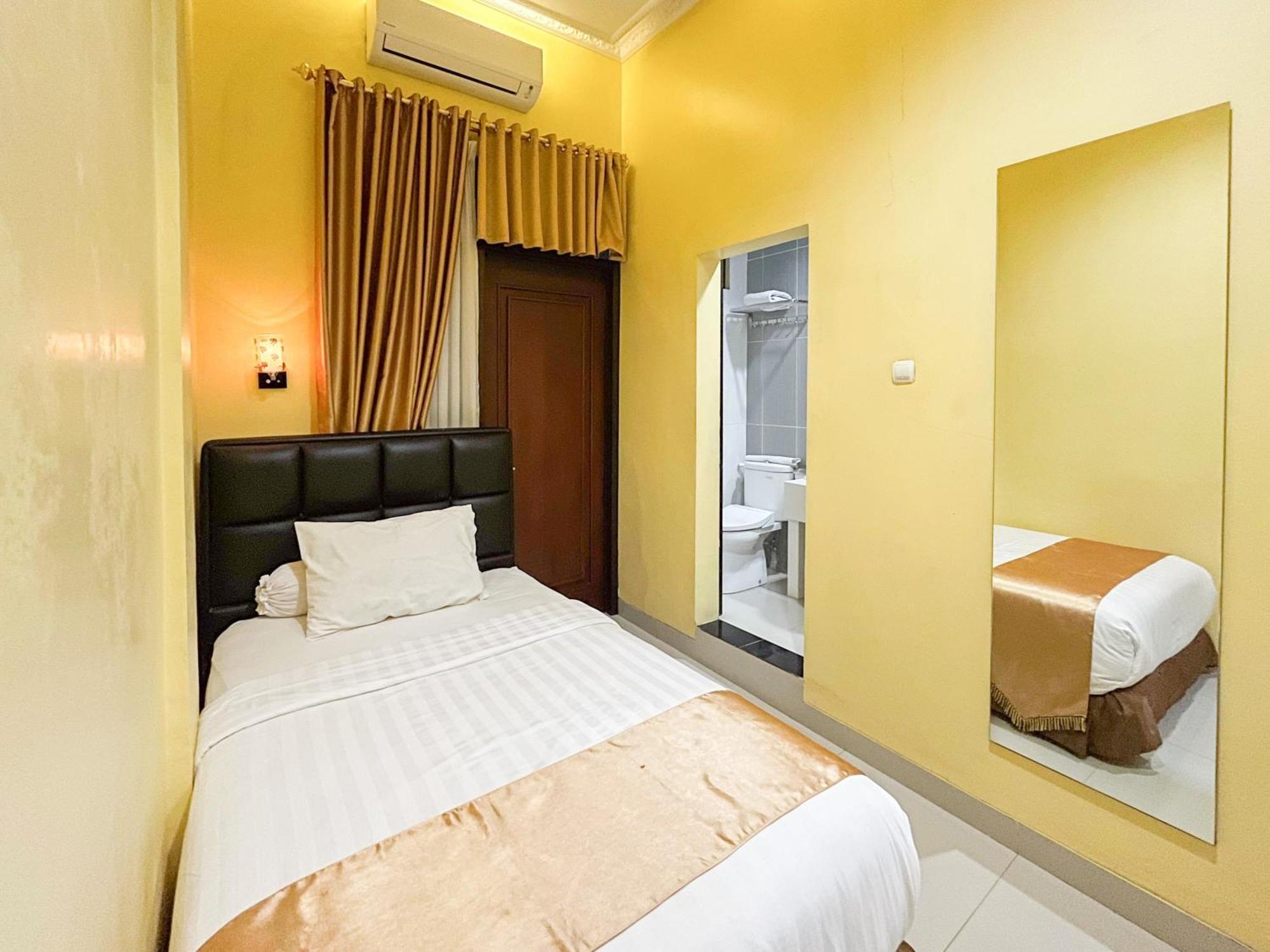 Kartika Hotel Syariah Pacitan Mitra Reddoorz 외부 사진