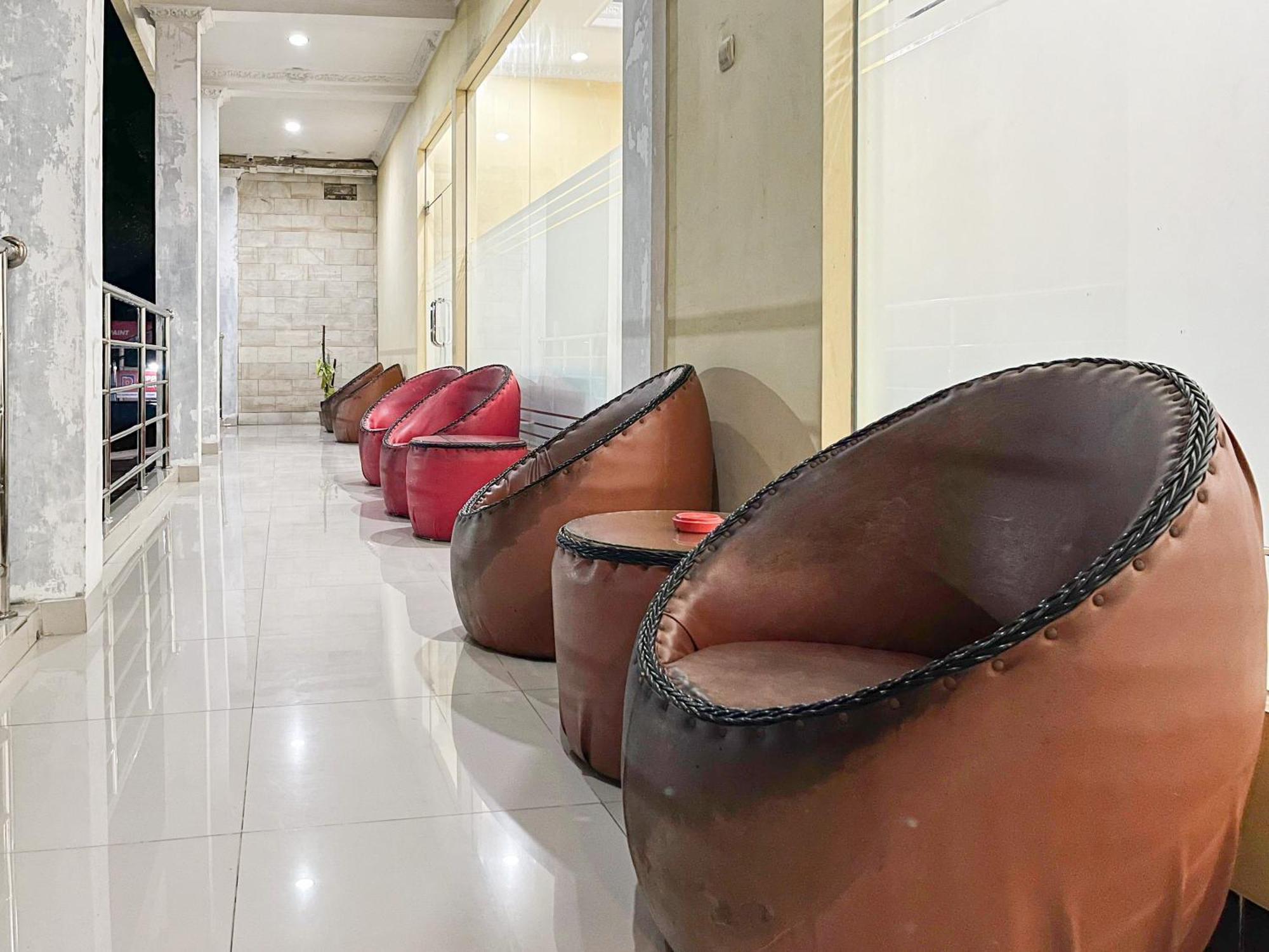 Kartika Hotel Syariah Pacitan Mitra Reddoorz 외부 사진