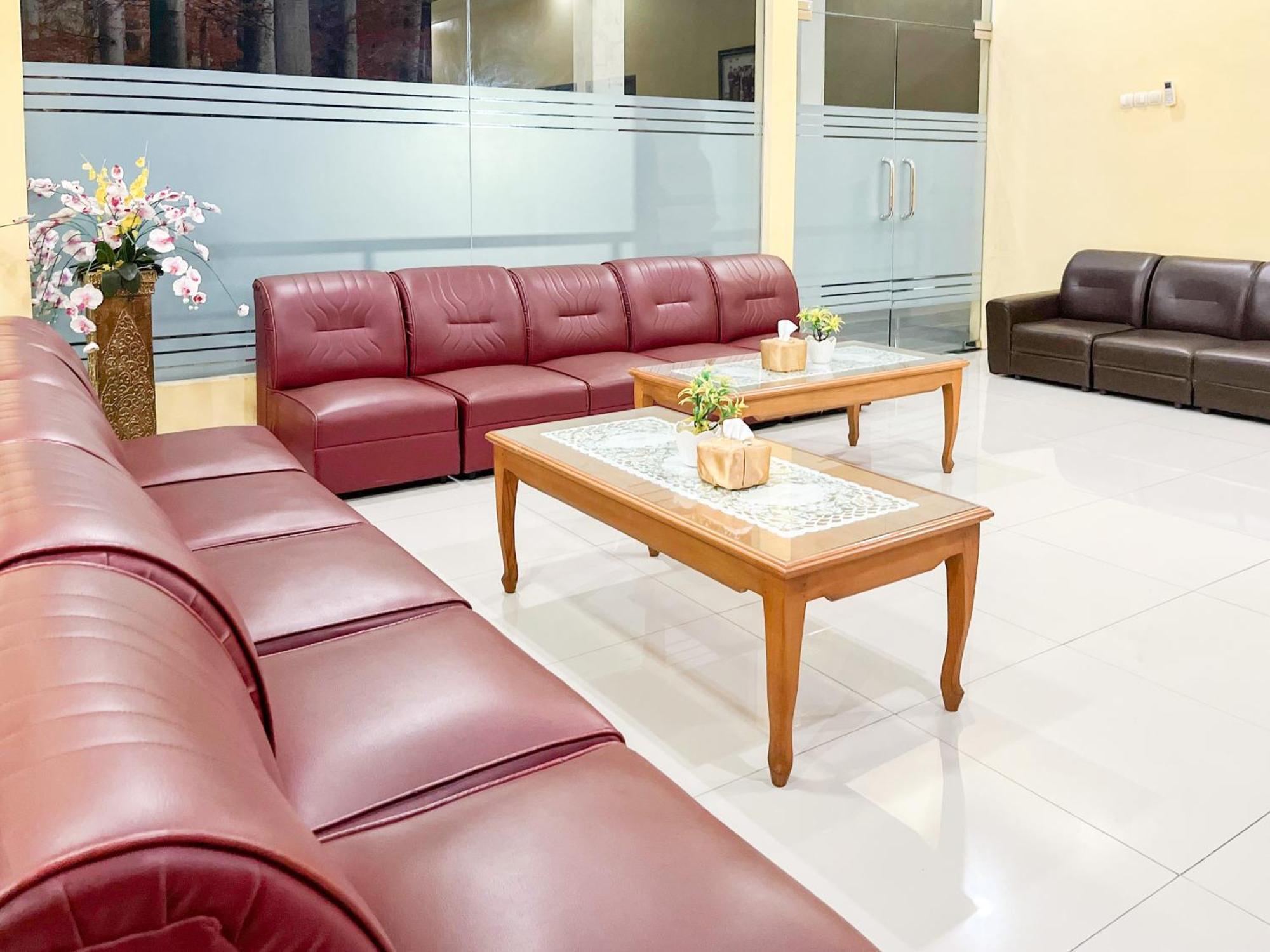 Kartika Hotel Syariah Pacitan Mitra Reddoorz 외부 사진