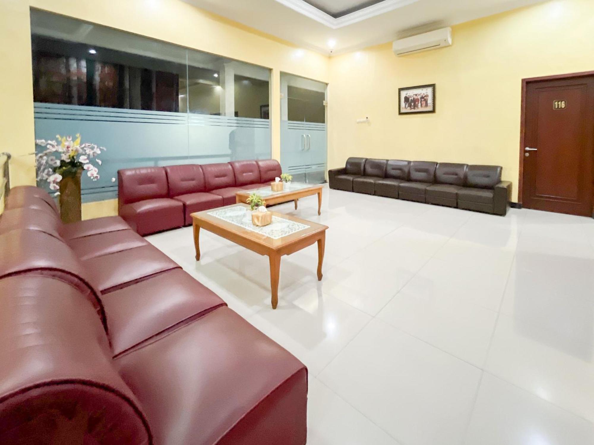 Kartika Hotel Syariah Pacitan Mitra Reddoorz 외부 사진