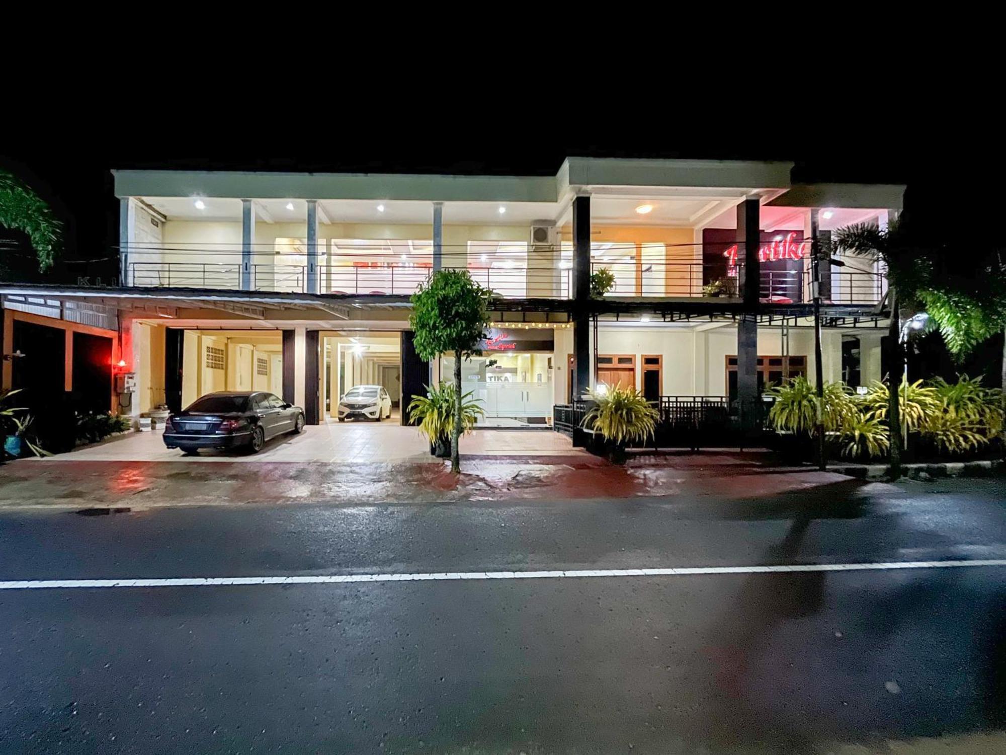 Kartika Hotel Syariah Pacitan Mitra Reddoorz 외부 사진